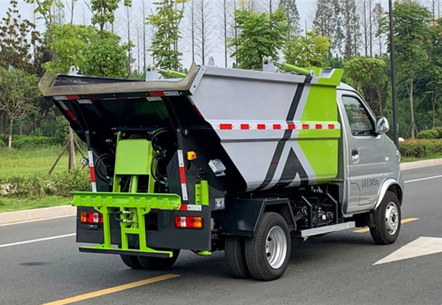 東風(fēng)小康后裝高位掛桶無(wú)泄漏垃圾車(3方)