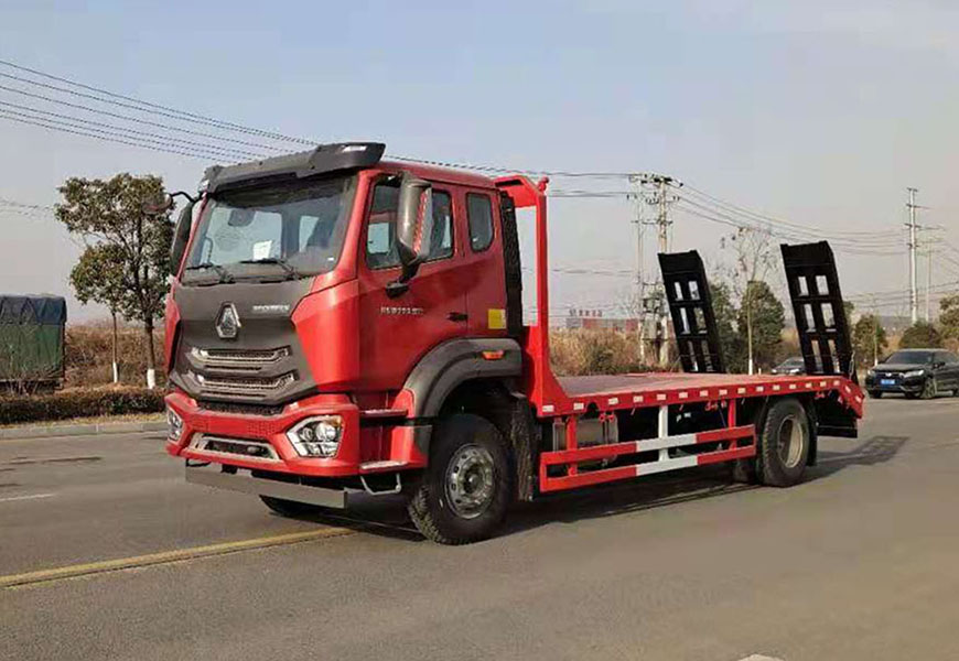 國(guó)六重汽豪沃平板運(yùn)輸車(chē)