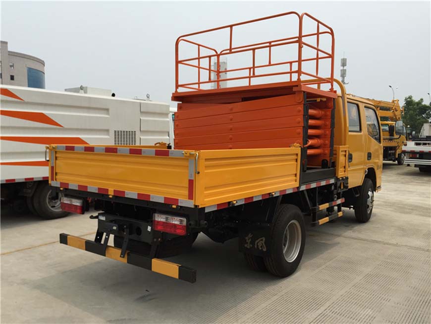 東風(fēng)8米、10米升降平臺(tái)車