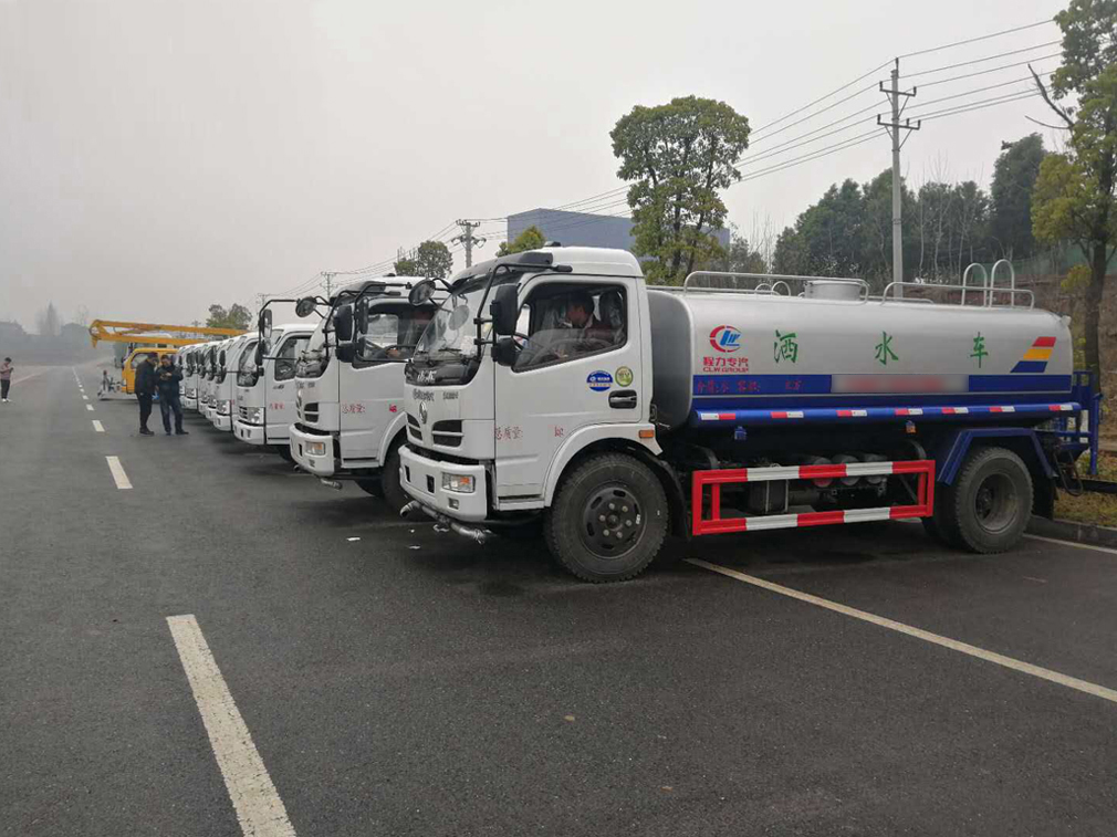 江西上饒高總訂購程力10臺灑水車，1臺高空，1臺路面